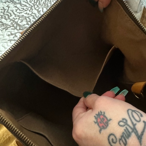 Authentic Louis Vuitton Totally MM. - Picture 16 of 16